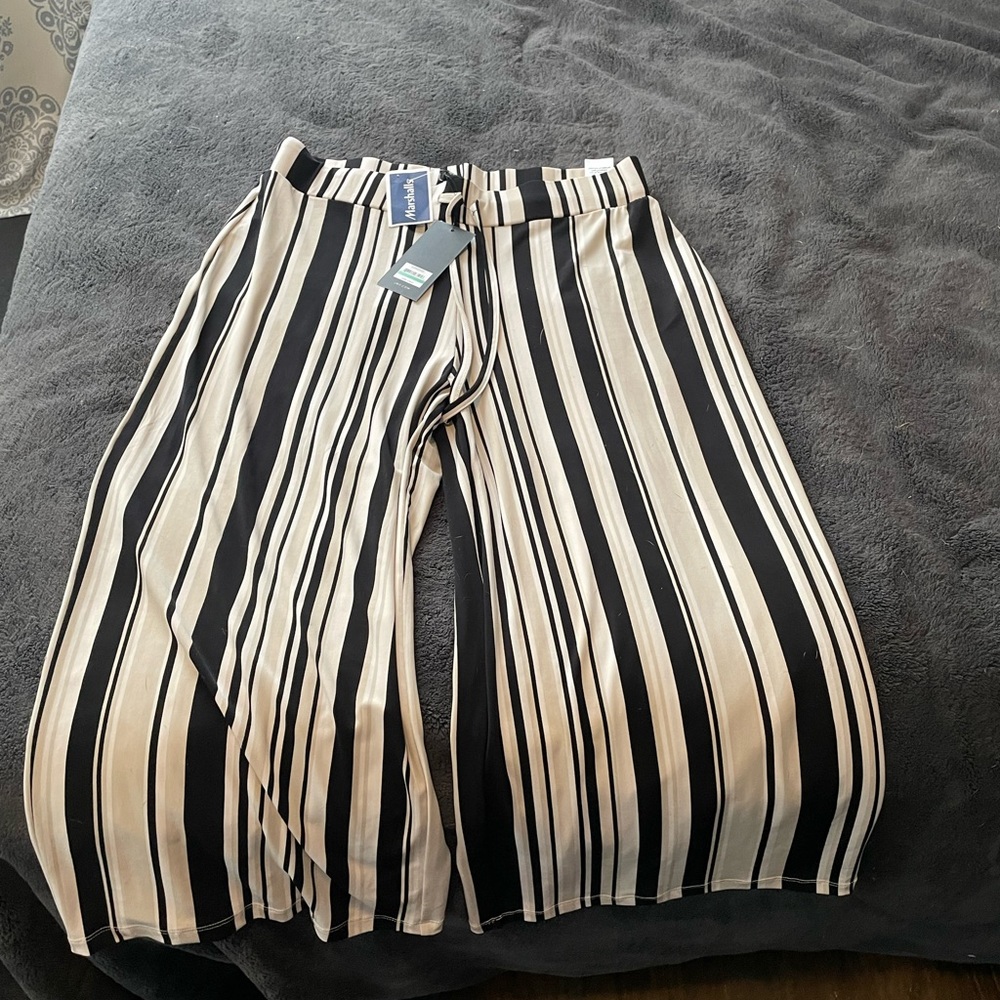 Women’s flowy capris